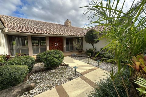 House in Boca Raton, Florida 3 bedrooms, 235.23 sq.m. № 2244637