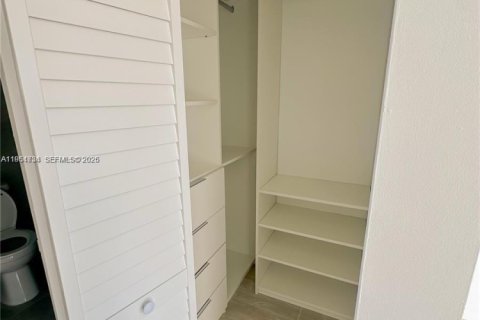 Condo in North Miami Beach, Florida, 2 bedrooms  № 2009257 - photo 13