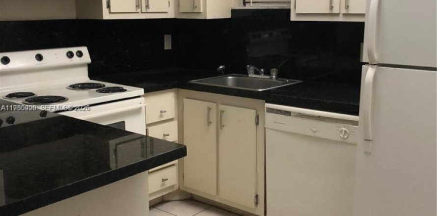 Кондоминиум с 1 спальней в Дорал, Флорида № 2044191