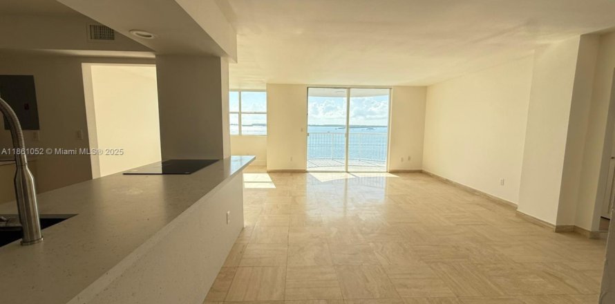 Condominio en Miami, Florida, 3 dormitorios № 1889451