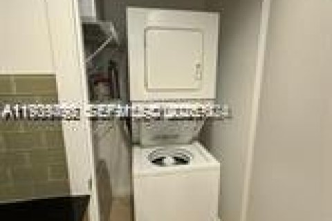 Купить кондоминиум в Майами, Флорида 1 спальня, 89.46м2, № 1997563 - фото 23