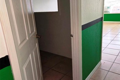 Propiedad comercial en alquiler en Winter Springs, Florida, 91.51 m2 № 1380816 - foto 6
