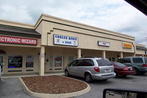 Propiedad comercial en alquiler en Winter Springs, Florida, 91.51 m2 № 1380816 - foto 1