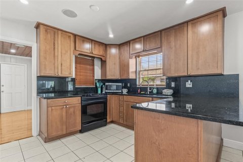 Casa en venta en Gulfport, Florida, 3 dormitorios, 154.12 m2 № 1851523 - foto 30