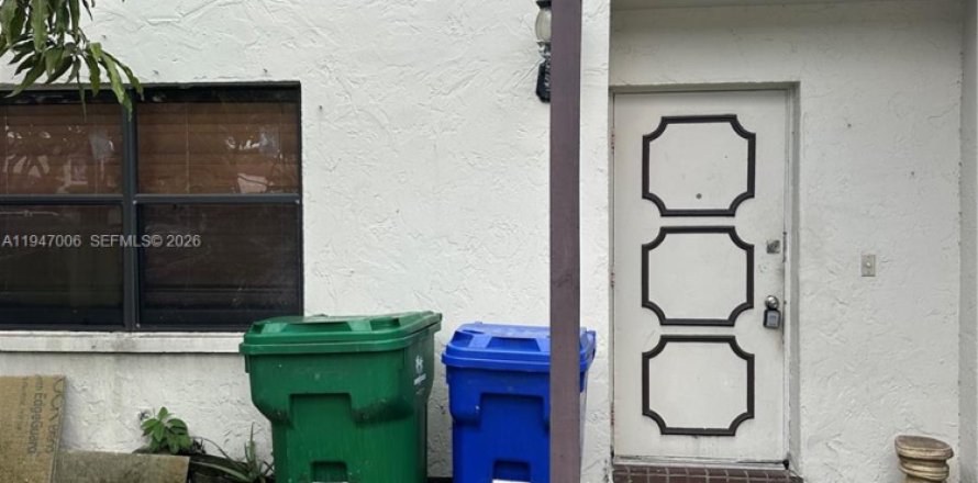 Townhouse in Miramar, Florida 3 bedrooms, 142.14 sq.m. № 2003234