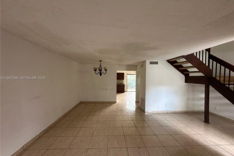 Townhouse in Miramar, Florida 3 bedrooms, 142.14 sq.m. № 2003234 - photo 5