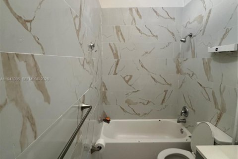 Townhouse in Miramar, Florida 3 bedrooms, 142.14 sq.m. № 2003234 - photo 7