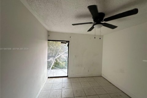 Townhouse in Miramar, Florida 3 bedrooms, 142.14 sq.m. № 2003234 - photo 10