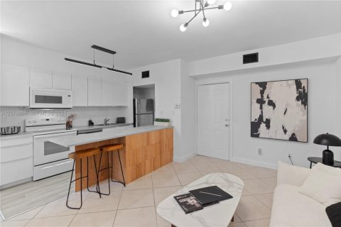 Condominio en alquiler en Miami Beach, Florida, 1 dormitorio, 48.96 m2 № 2339931 - foto 2