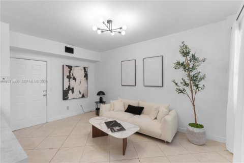 Condominio en alquiler en Miami Beach, Florida, 1 dormitorio, 48.96 m2 № 2339931 - foto 3