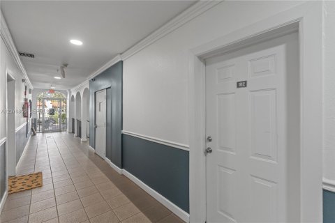 Condominio en alquiler en Miami Beach, Florida, 1 dormitorio, 48.96 m2 № 2339931 - foto 12
