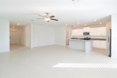 House in Wesley Chapel, Florida 5 bedrooms, 205.96 sq.m. № 1904455 - photo 7