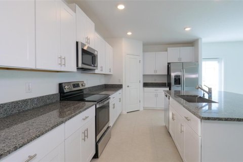 House in Wesley Chapel, Florida 5 bedrooms, 205.96 sq.m. № 1904455 - photo 5