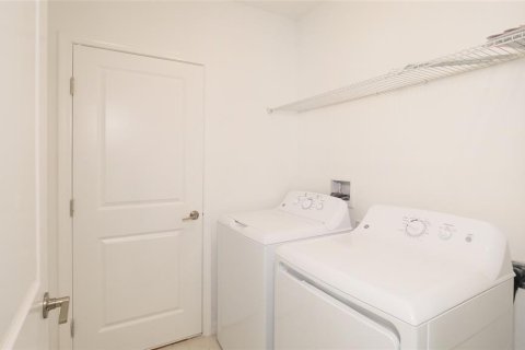 House in Wesley Chapel, Florida 5 bedrooms, 205.96 sq.m. № 1904455 - photo 8