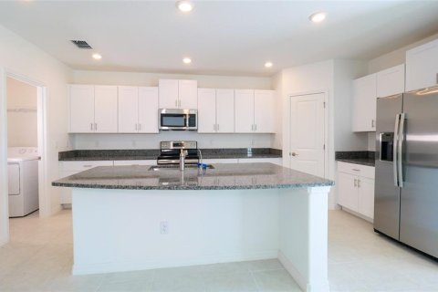 House in Wesley Chapel, Florida 5 bedrooms, 205.96 sq.m. № 1904455 - photo 4