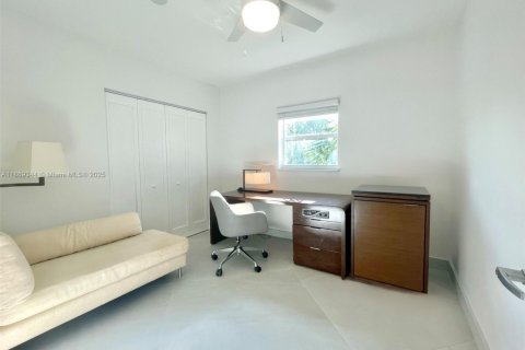 Купить виллу или дом в Хомстед, Флорида 5 спален, 335.75м2, № 1923228 - фото 17