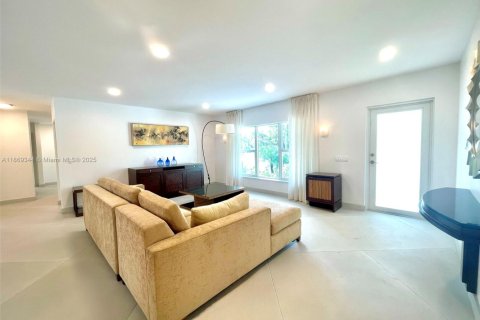 Купить виллу или дом в Хомстед, Флорида 5 спален, 335.75м2, № 1923228 - фото 11