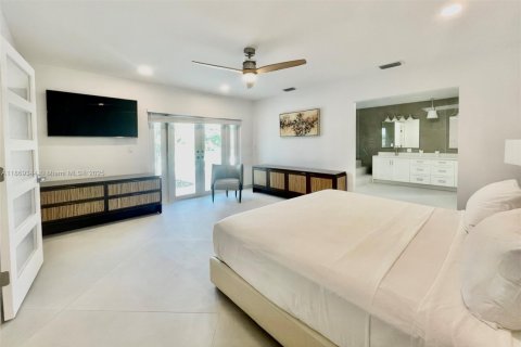 Купить виллу или дом в Хомстед, Флорида 5 спален, 335.75м2, № 1923228 - фото 12