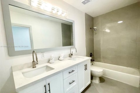 Купить виллу или дом в Хомстед, Флорида 5 спален, 335.75м2, № 1923228 - фото 10