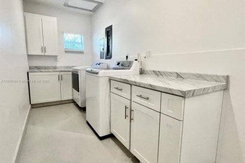 Купить виллу или дом в Хомстед, Флорида 5 спален, 335.75м2, № 1923228 - фото 18