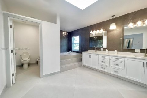 Купить виллу или дом в Хомстед, Флорида 5 спален, 335.75м2, № 1923228 - фото 13