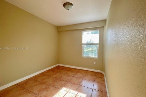 Купить виллу или дом в Хомстед, Флорида 5 спален, 335.75м2, № 1923228 - фото 28