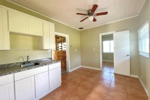 Купить виллу или дом в Хомстед, Флорида 5 спален, 335.75м2, № 1923228 - фото 27