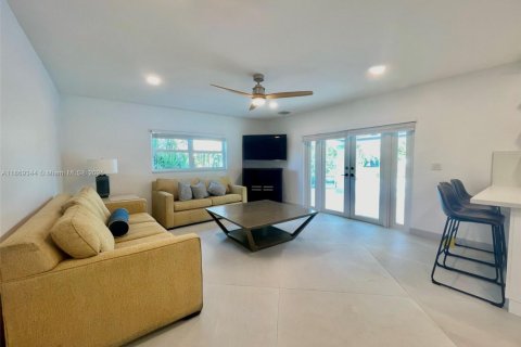 Купить виллу или дом в Хомстед, Флорида 5 спален, 335.75м2, № 1923228 - фото 9