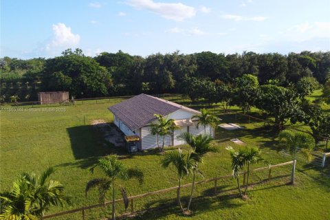 Купить виллу или дом в Хомстед, Флорида 5 спален, 335.75м2, № 1923228 - фото 30