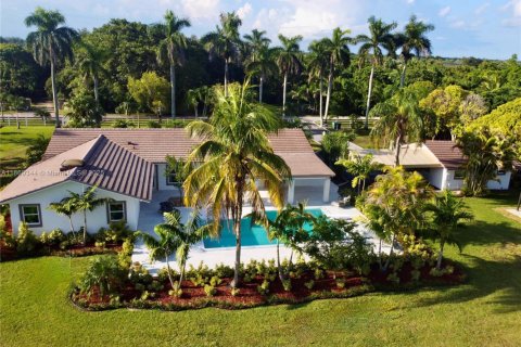 Купить виллу или дом в Хомстед, Флорида 5 спален, 335.75м2, № 1923228 - фото 2