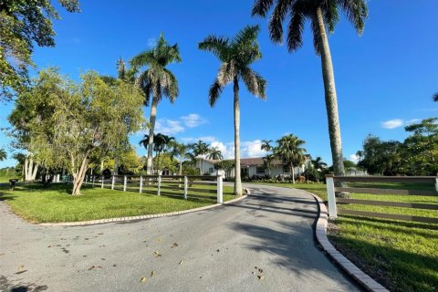 Купить виллу или дом в Хомстед, Флорида 5 спален, 335.75м2, № 1923228 - фото 3