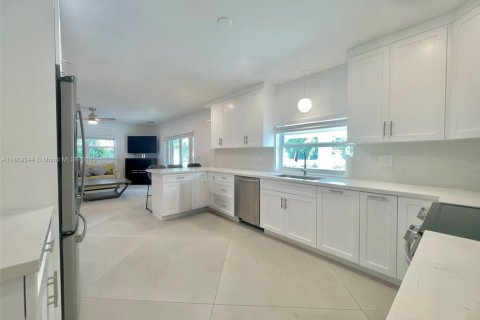 Купить виллу или дом в Хомстед, Флорида 5 спален, 335.75м2, № 1923228 - фото 6