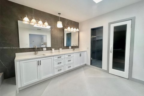 Купить виллу или дом в Хомстед, Флорида 5 спален, 335.75м2, № 1923228 - фото 14