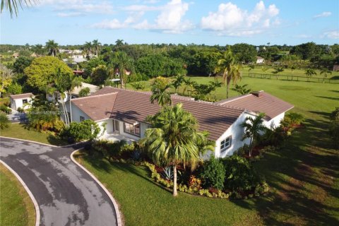 Купить виллу или дом в Хомстед, Флорида 5 спален, 335.75м2, № 1923228 - фото 1