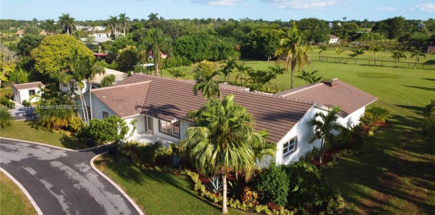 Дом в Хомстед, Флорида 5 спален, 335.75м2 № 1923228