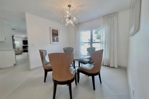 Купить виллу или дом в Хомстед, Флорида 5 спален, 335.75м2, № 1923228 - фото 8