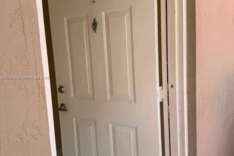 Copropriété à louer à Miami, Floride: 2 chambres, 66.33 m2 № 2154054 - photo 2