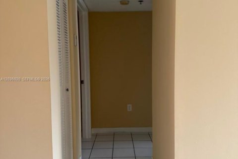 Copropriété à louer à Miami, Floride: 2 chambres, 66.33 m2 № 2154054 - photo 11