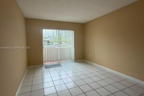 Copropriété à louer à Miami, Floride: 2 chambres, 66.33 m2 № 2154054 - photo 4