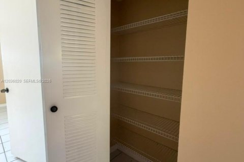 Copropriété à louer à Miami, Floride: 2 chambres, 66.33 m2 № 2154054 - photo 9