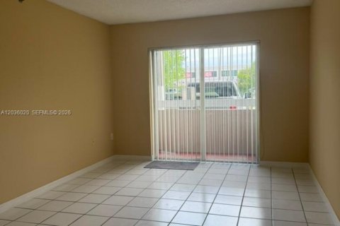 Copropriété à louer à Miami, Floride: 2 chambres, 66.33 m2 № 2154054 - photo 5