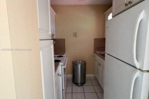 Copropriété à louer à Miami, Floride: 2 chambres, 66.33 m2 № 2154054 - photo 7