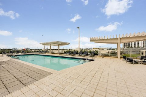 Купить кондоминиум в Майами, Флорида 2 спальни, 110.46м2, № 2023601 - фото 13