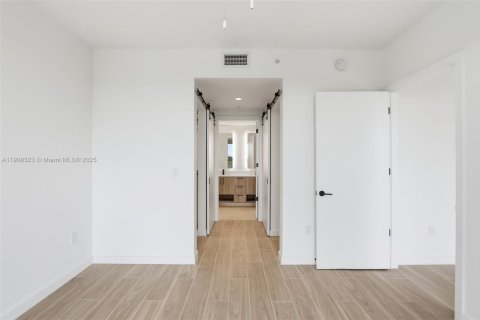 Снять в аренду квартиру в Майами-Бич, Флорида 2 спальни, 93.83м2, № 1965006 - фото 14