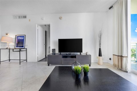 Купить кондоминиум в Холливуд, Флорида 2 спальни, 109.25м2, № 1923915 - фото 8