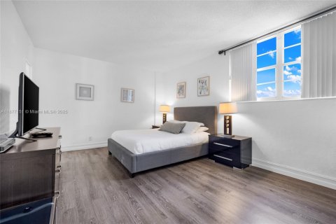 Купить кондоминиум в Холливуд, Флорида 2 спальни, 109.25м2, № 1923915 - фото 20