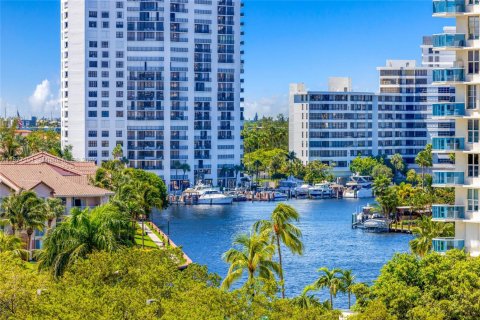 Купить кондоминиум в Холливуд, Флорида 2 спальни, 109.25м2, № 1923915 - фото 2