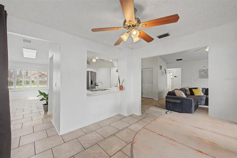 Villa ou maison à vendre à Spring Hill, Floride: 2 chambres, 161 m2 № 2283344 - photo 7