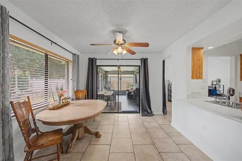 Villa ou maison à vendre à Spring Hill, Floride: 2 chambres, 161 m2 № 2283344 - photo 8