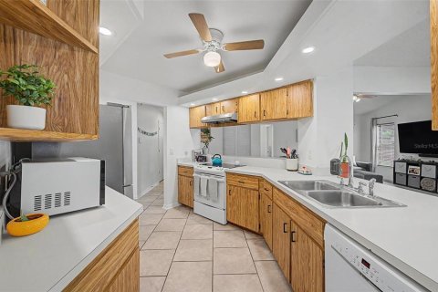Villa ou maison à vendre à Spring Hill, Floride: 2 chambres, 161 m2 № 2283344 - photo 11
